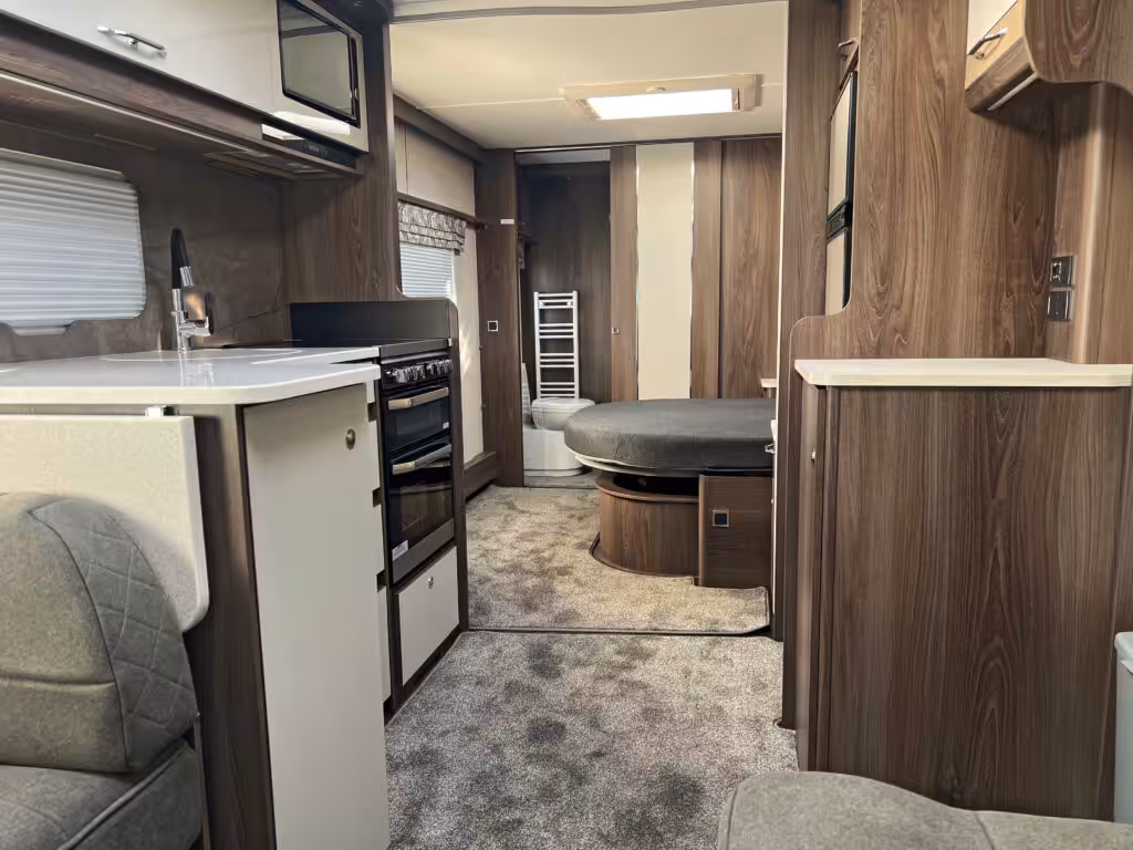 2025 Coachman Laser 875 Xtra 6 Scaled