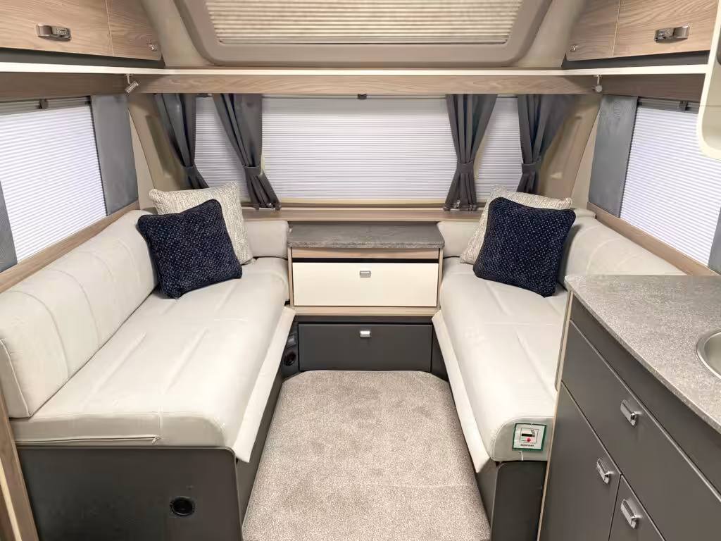 2027 Swift Challenger Grande 580 NH Int 1 Scaled