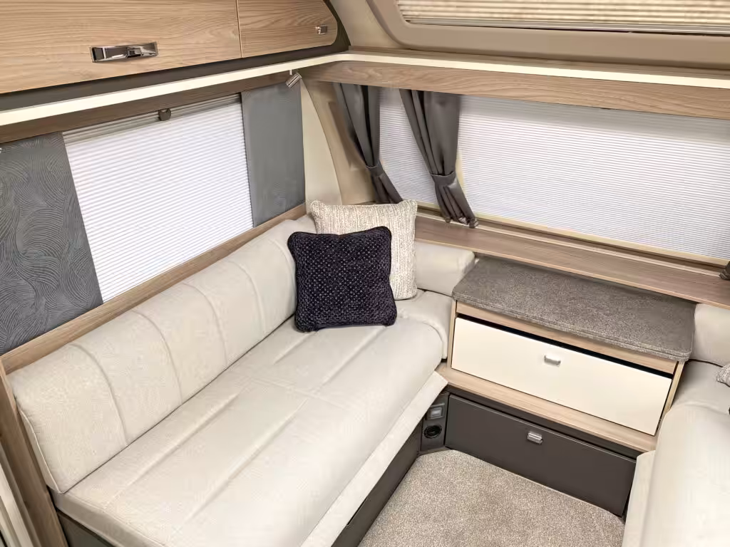 2027 Swift Challenger Grande 580 NH Int 3 Scaled