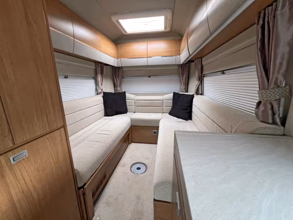 2017 Auto Trail V Line Sport 610 8 Scaled