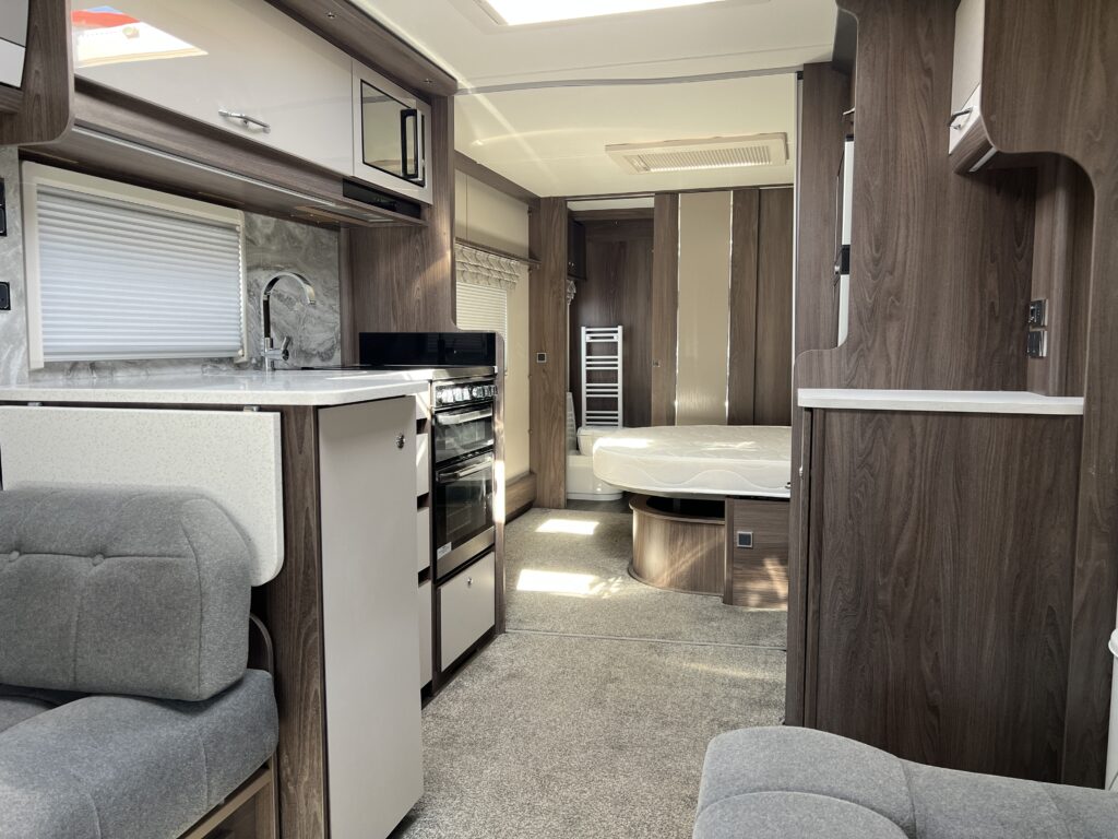 2023 Coachman Laser 870 J9d 6 Scaled