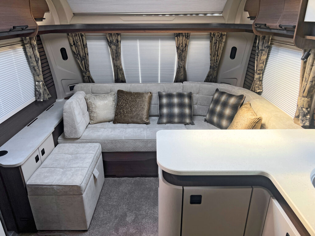 2027 Coachman Lusso I NH 5 Scaled