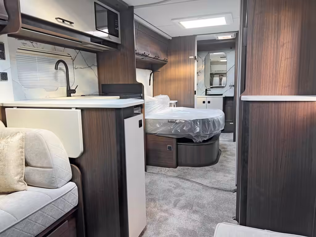 2027 Coachman Lusso I NH 6 Scaled