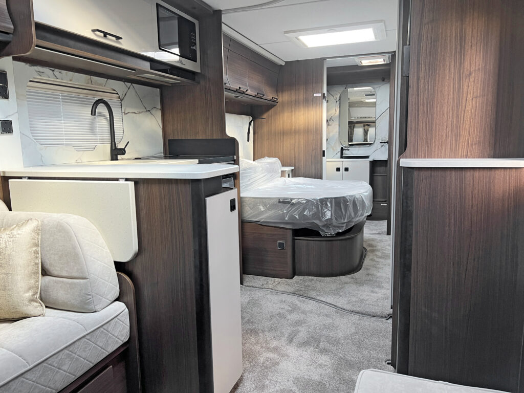 2027 Coachman Lusso I NH 6 Scaled