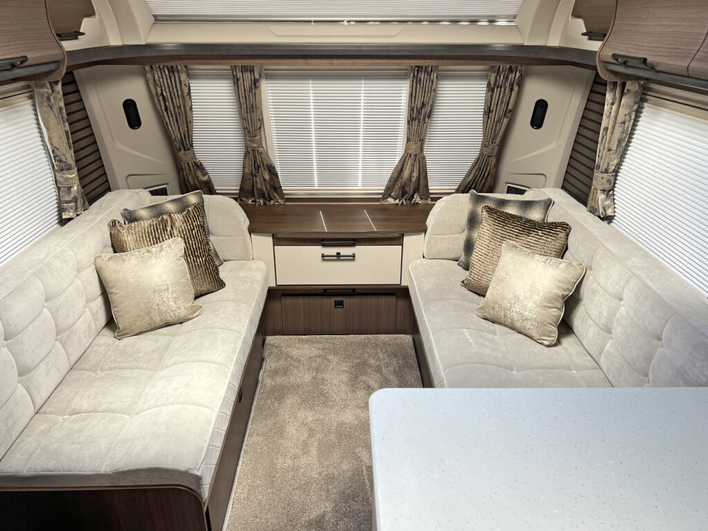 2027 Coachman Lusso III NH 5 Scaled