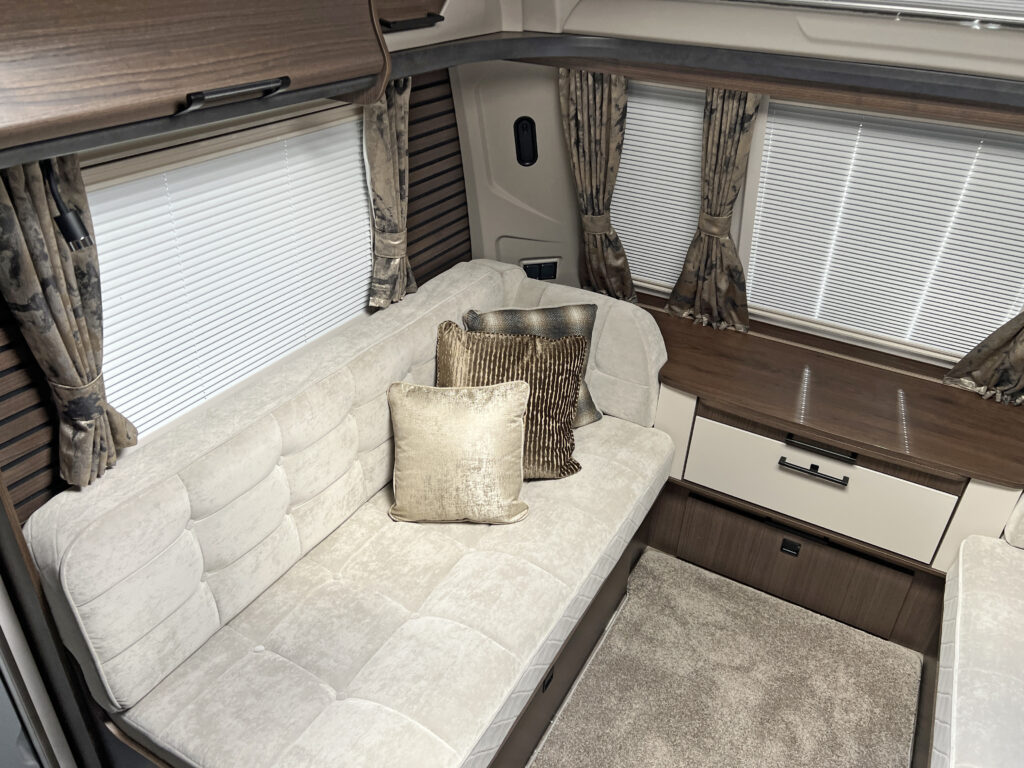 2027 Coachman Lusso III NH 7 Scaled