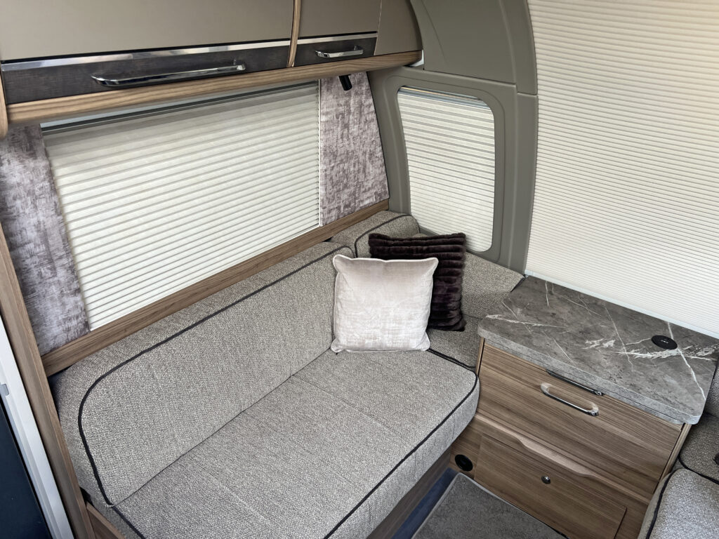 2027 Bailey Unicorn Lite Valencia NH 9 Scaled