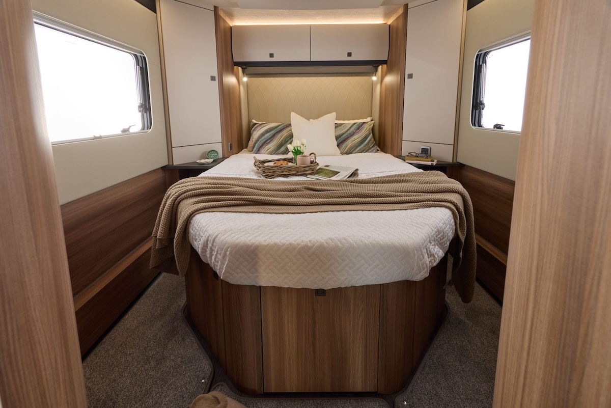 2027 Auto Trail Frontier Delaware Island Bed