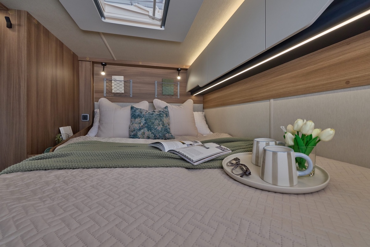 2027 Auto Trail Imala 736G Bed