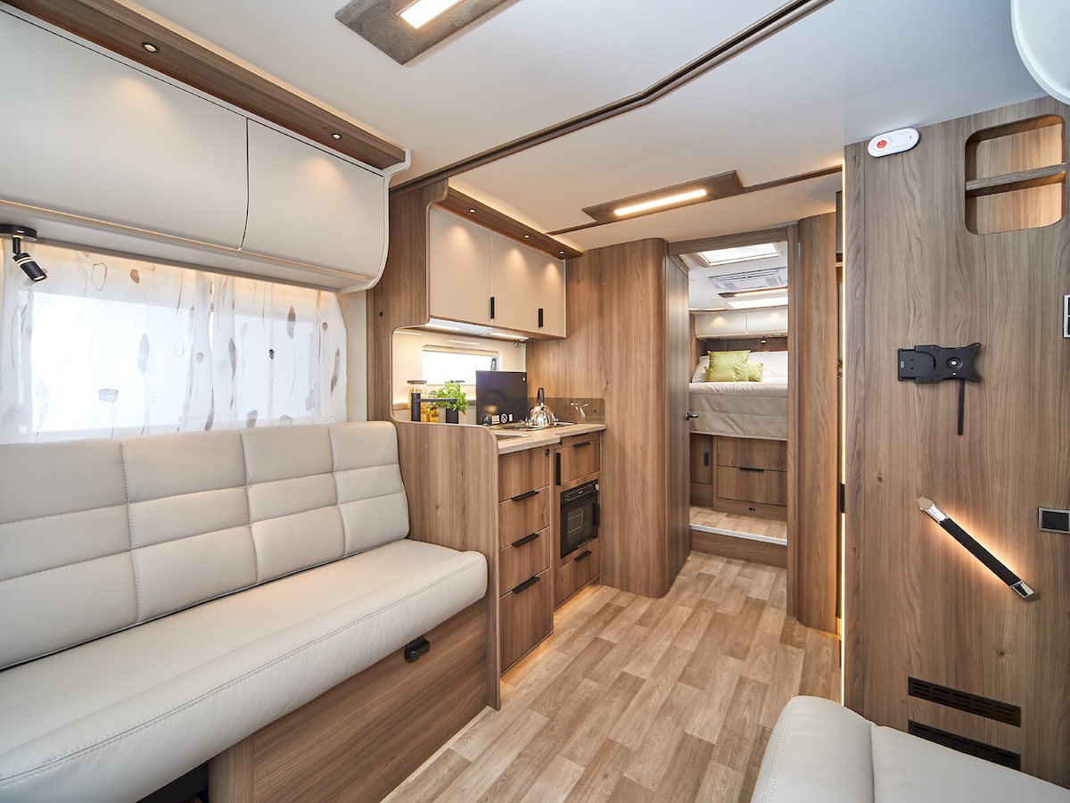 2027 Coachman Travel Master 545 Front To Back
