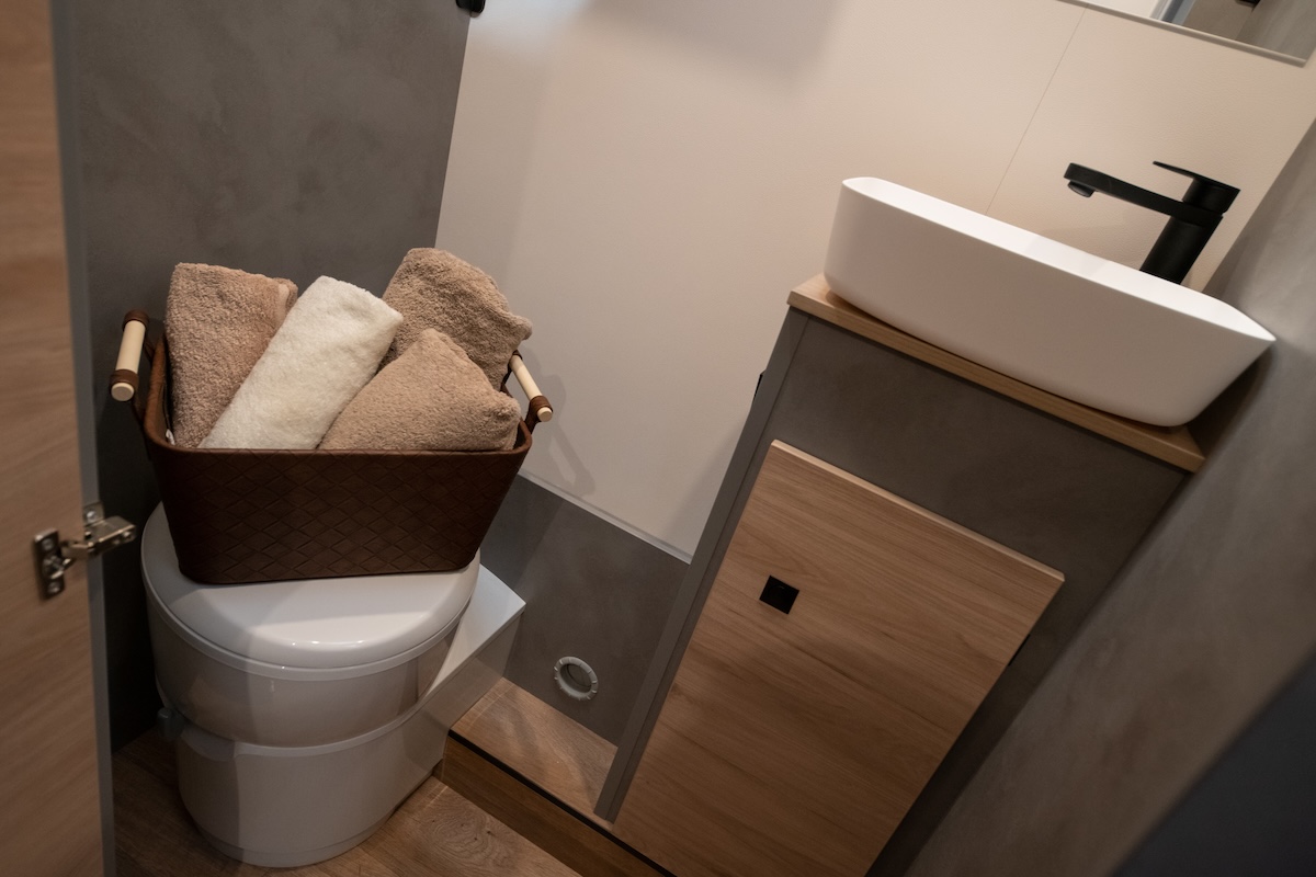 2027 Elddis Whirlwind Gt Bathroom