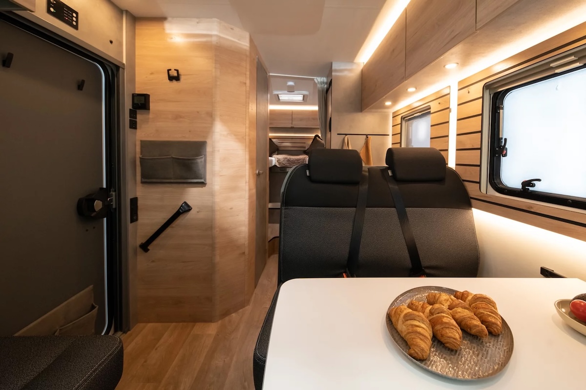 2027 Elddis Whirlwind Gts Front Lounge