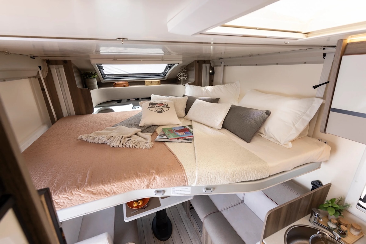 2027 Kronos Compact 670 Drop Down Bed
