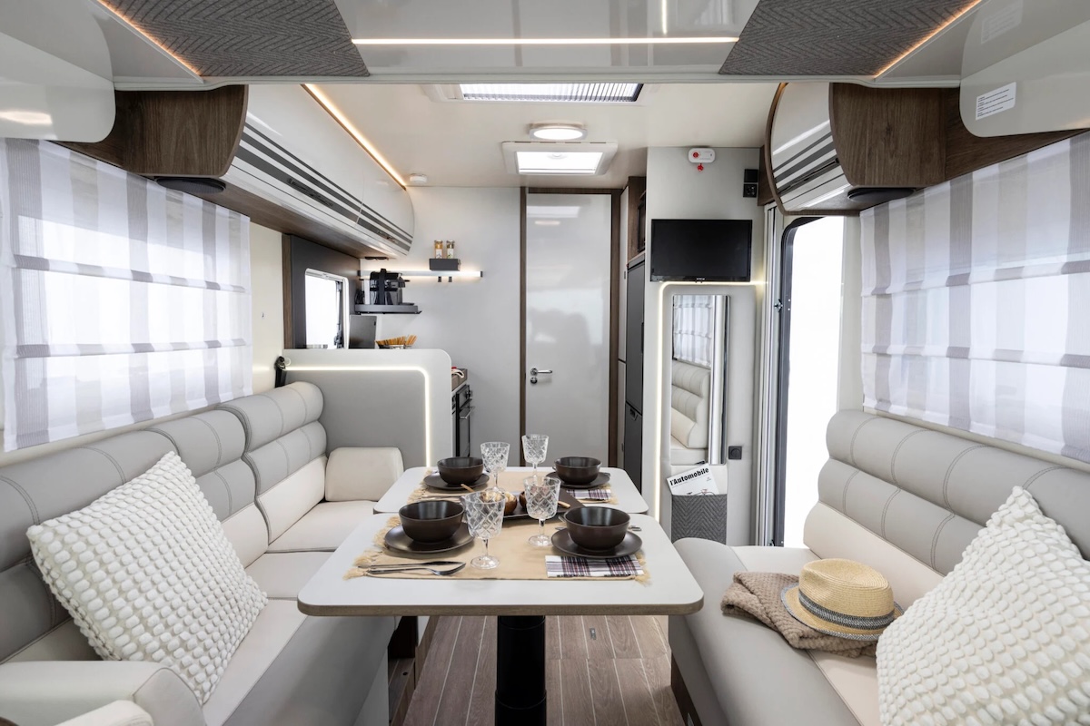 2027 Roller Team Pegaso 590 Front Lounge To Back