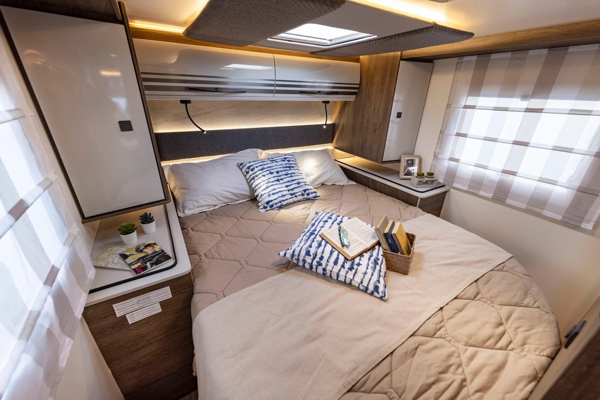2027 Roller Team T Line Island Bed