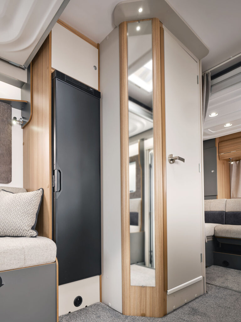 Adamo 75 4DL Fridge And Mirror