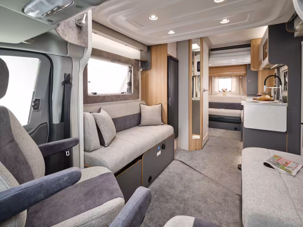 Adamo 75 4DL Interior