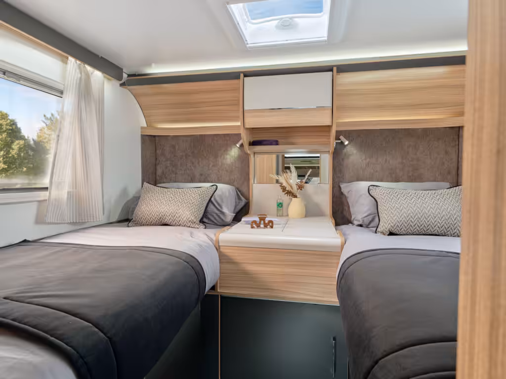 Adamo 75 4T Bedroom