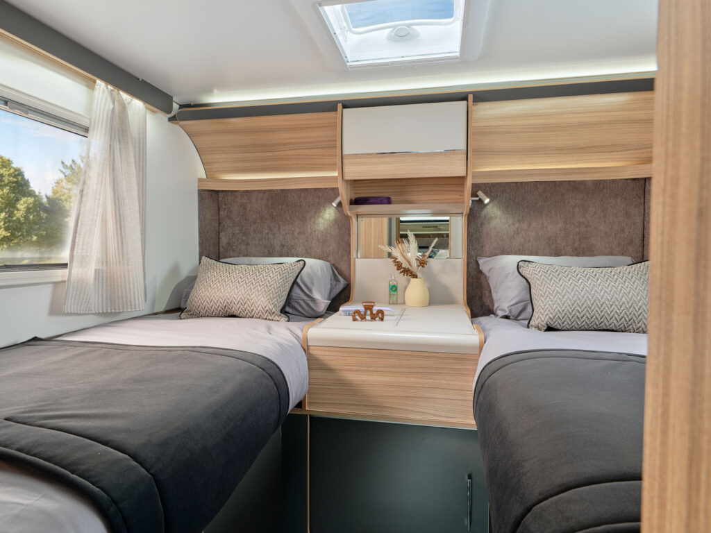 Adamo 75 4T Bedroom