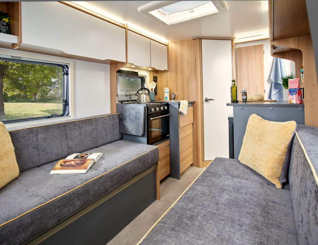 Inside the Bailey Alicanto grande