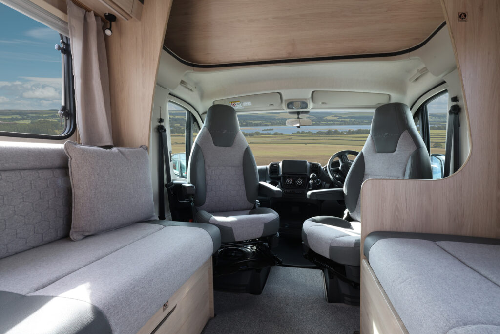 Imgi 4 C73 Interior 4