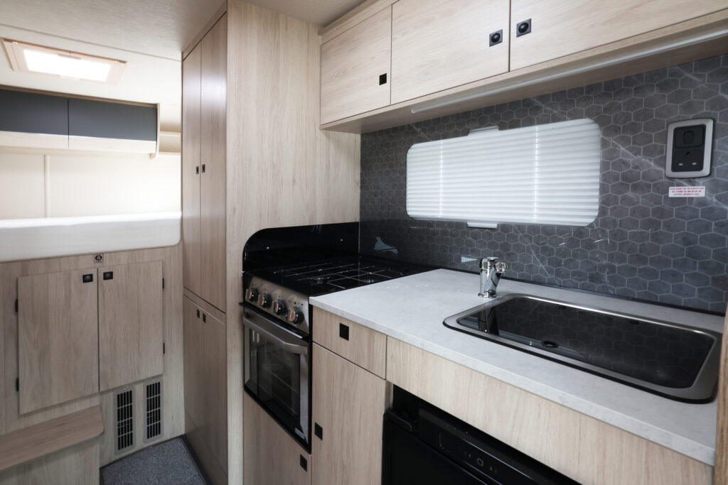 Imgi 9 C73 Interior 3