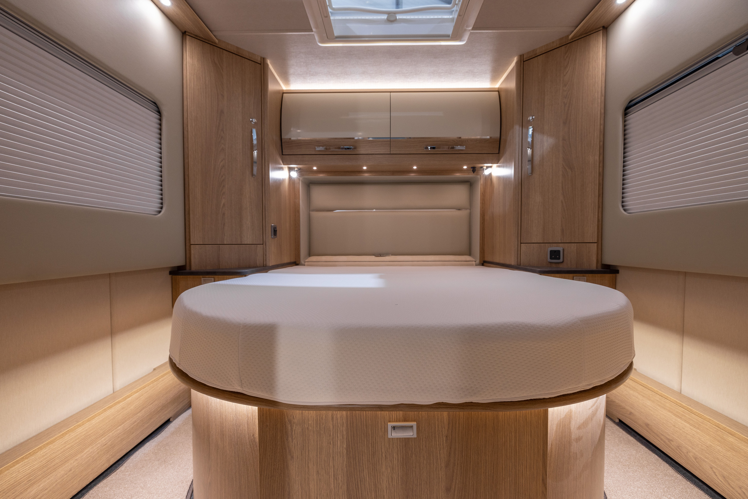 2025 Auto Trail Grande Frontier Gf80 Island Bed Resized