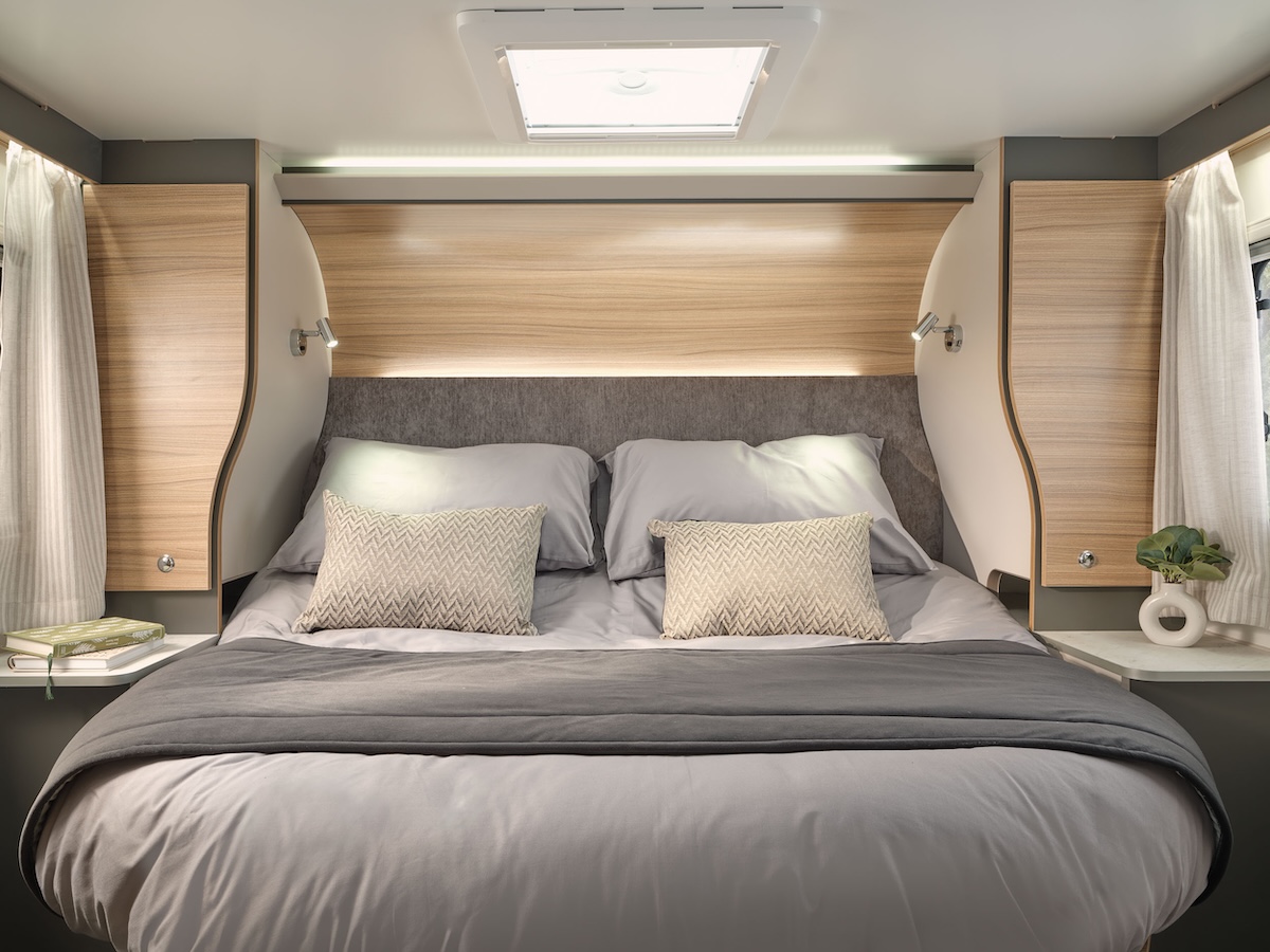 2026 Bailey Adamo 75 4DI Island Bed