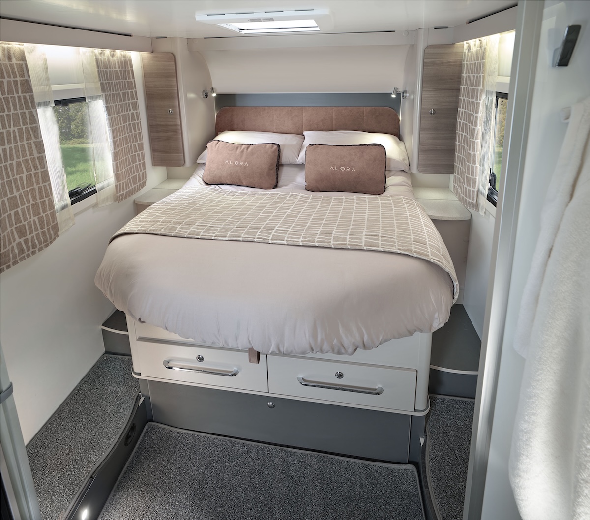 2026 Bailey Alora 69 4I Island Bed