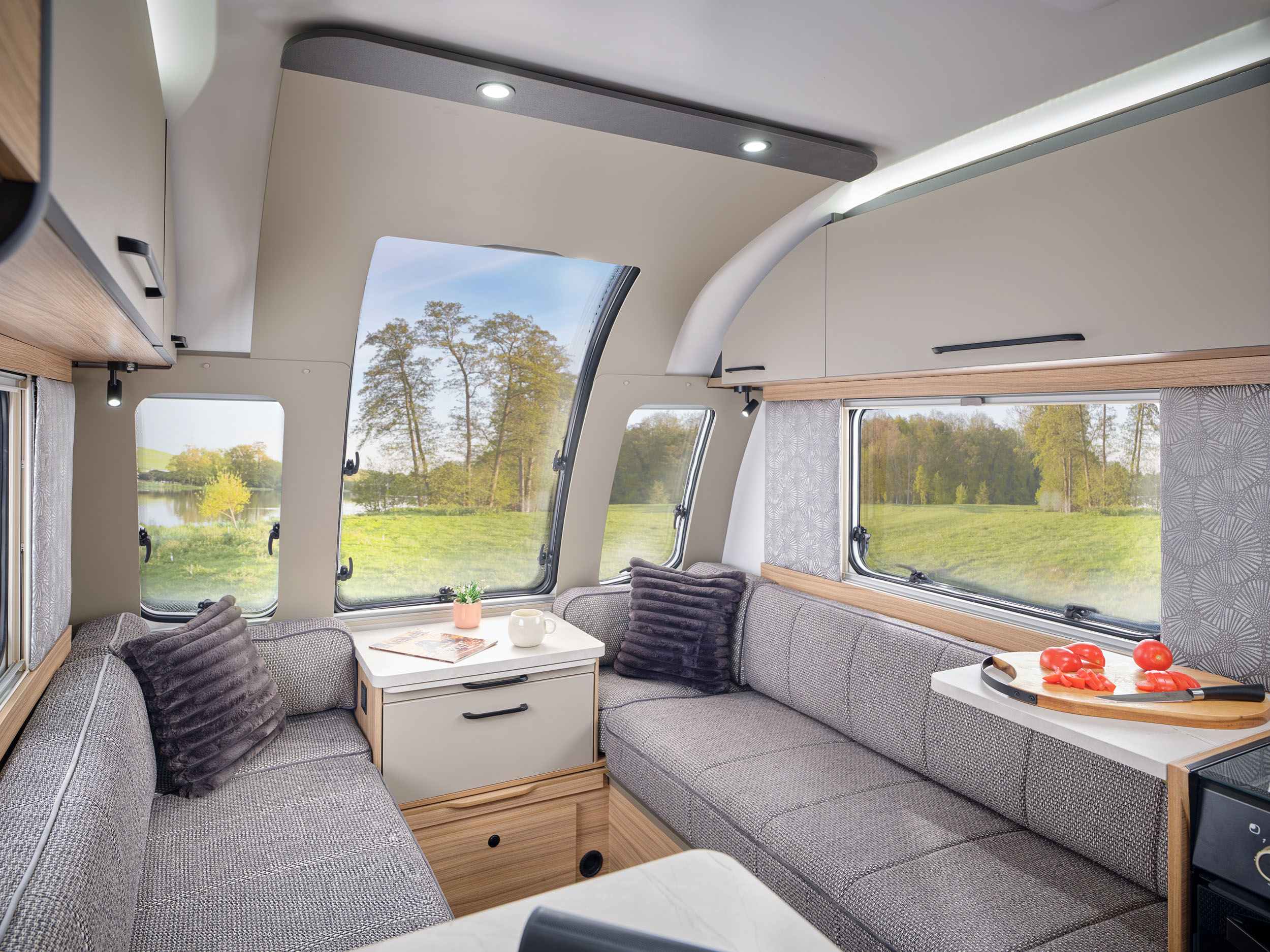 2026 Bailey Phoenix Black 420 Front Lounge Caption