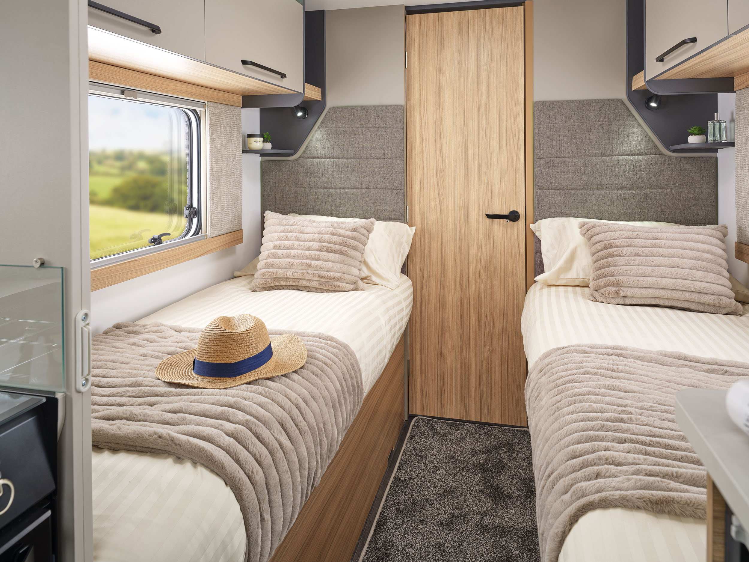 2026 Bailey Phoenix Black 642 Twin Beds