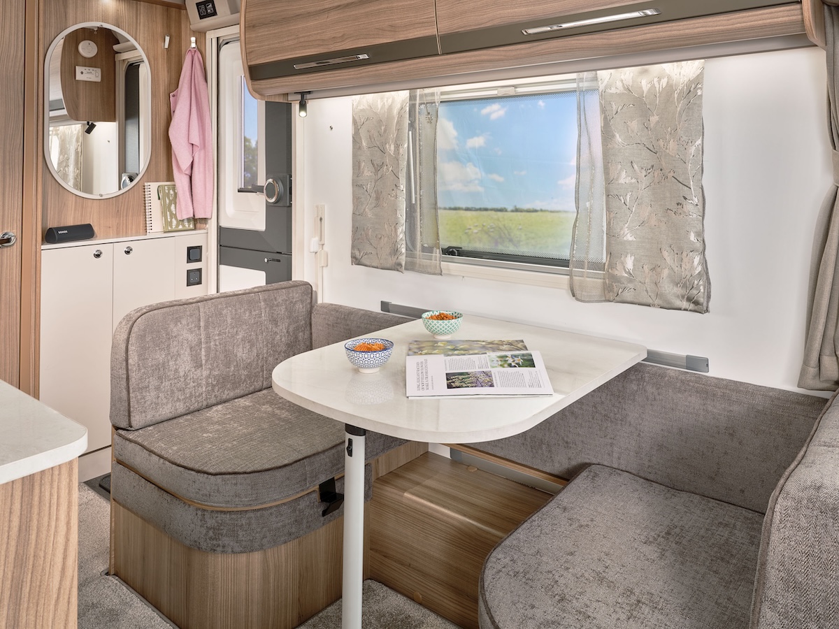 2026 Bailey Unicorn Deluxe Madrid Side Dinette