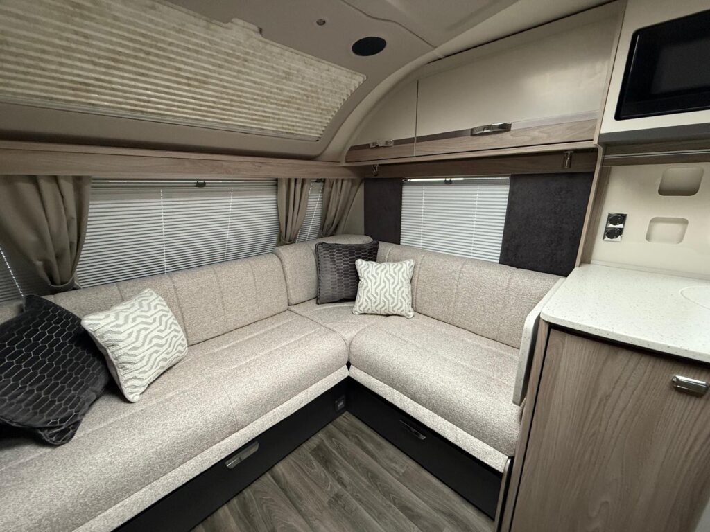 2026 Conqueror Grande 560L 17