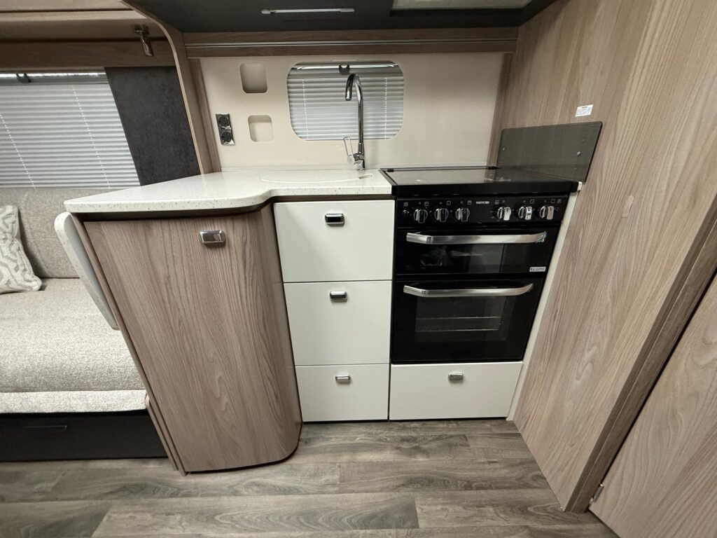 2026 Conqueror Grande 560L 23