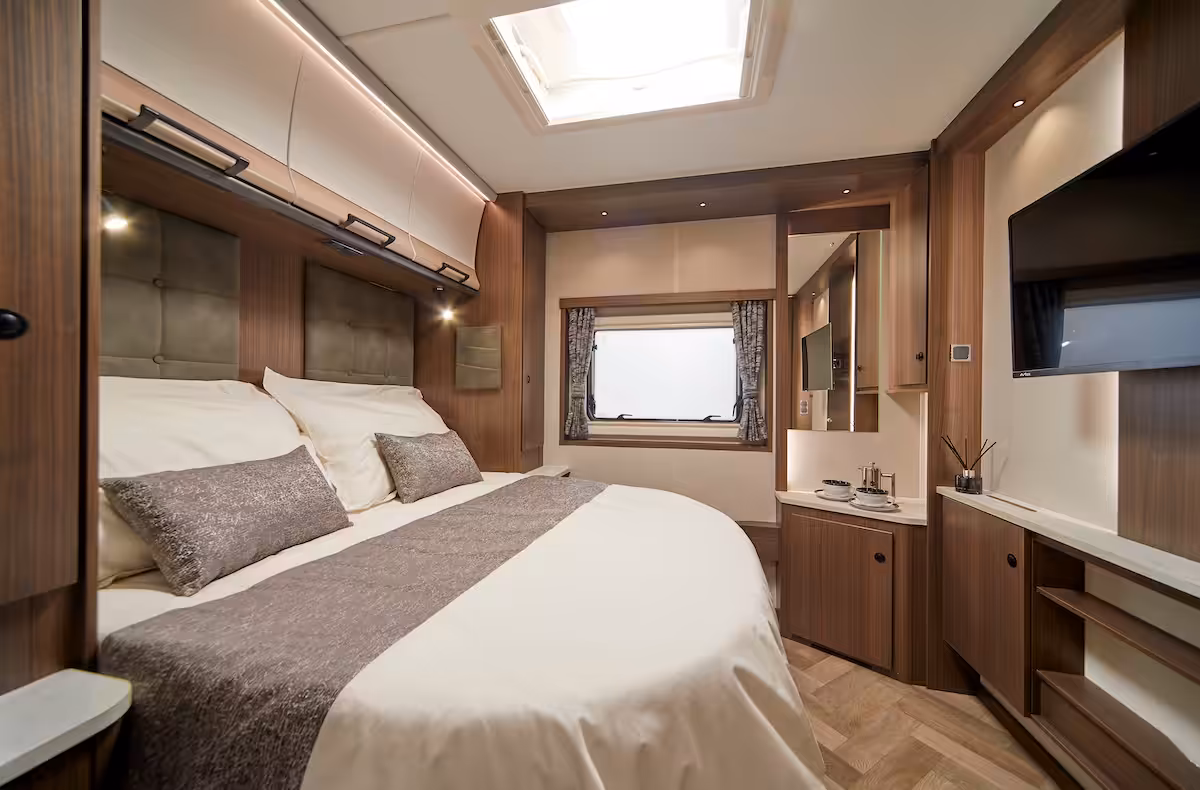 2026 Coachman Laser 855 Island Bed