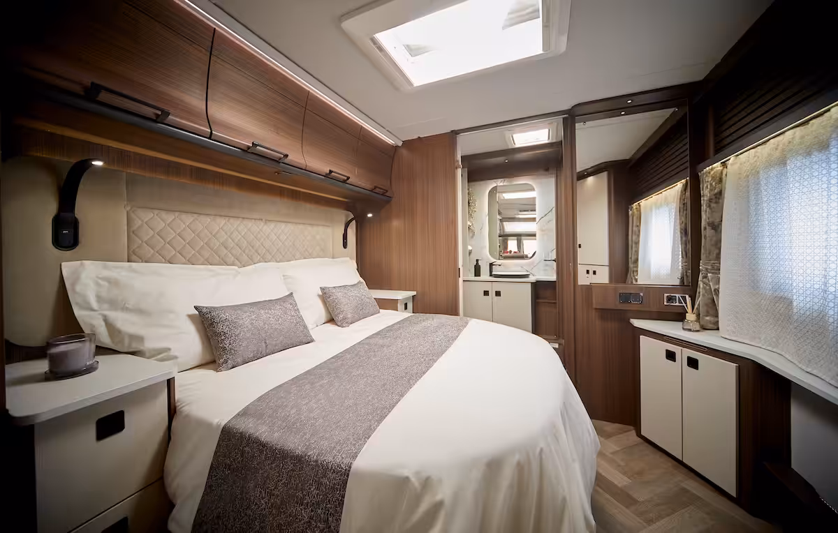 2026 Coachman Lusso Island Bed