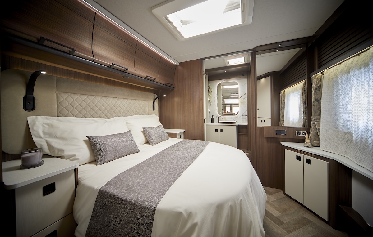 2026 Coachman Lusso Island Bed