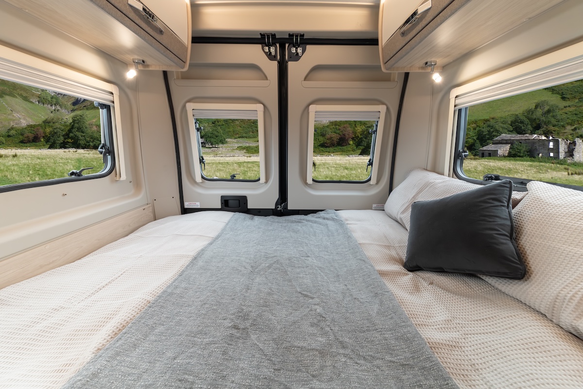 2026 Elddis Autoquest Apex Cv Transverse Bed