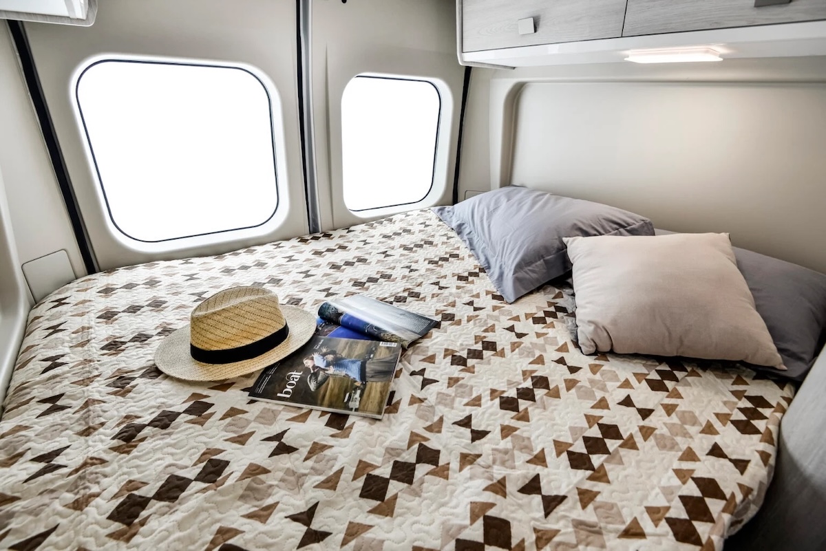 2026 Roller Team Livingstone 2 Transverse Bed Caption