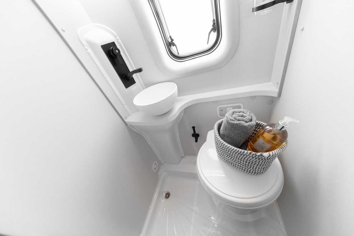 2026 Xplore Cvx9 Washroom