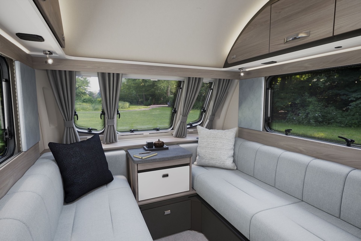 2026 Challenger 390 FrontLounge Caption