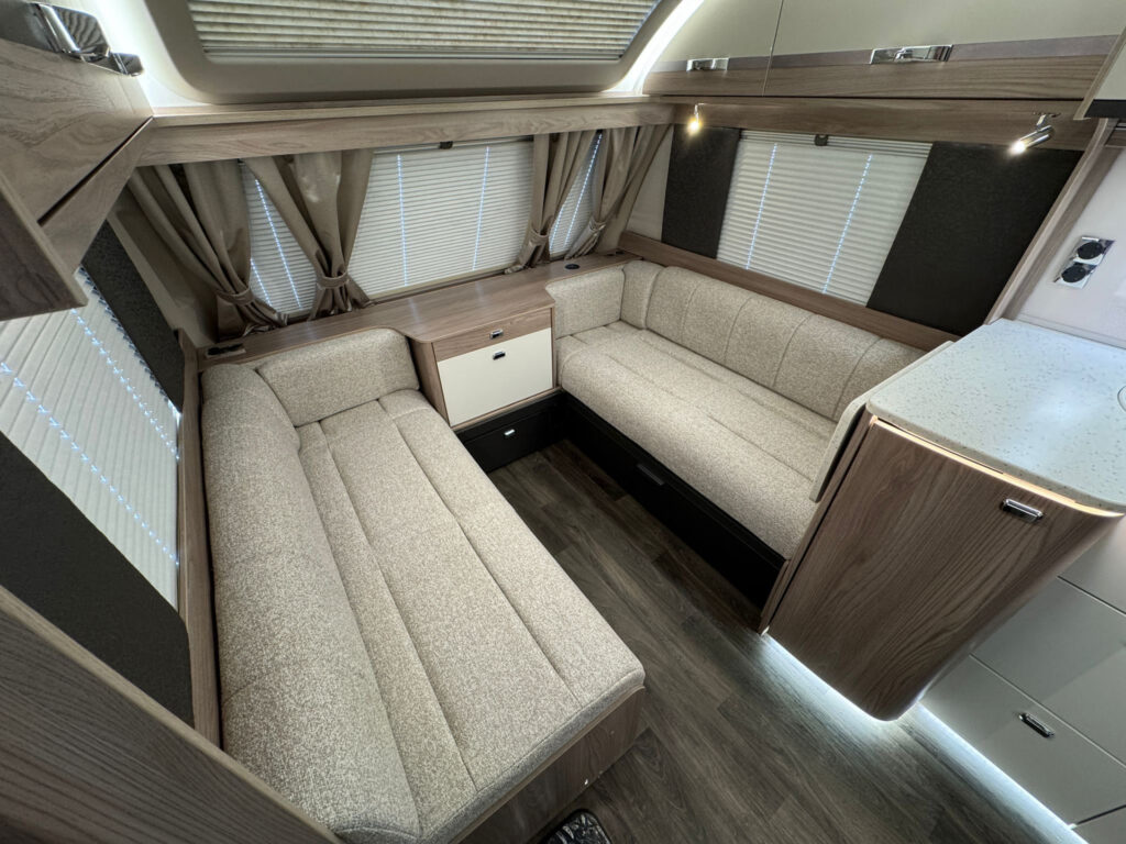 22281 1a789c43 1e34 43f8 9300 E055d7a97903