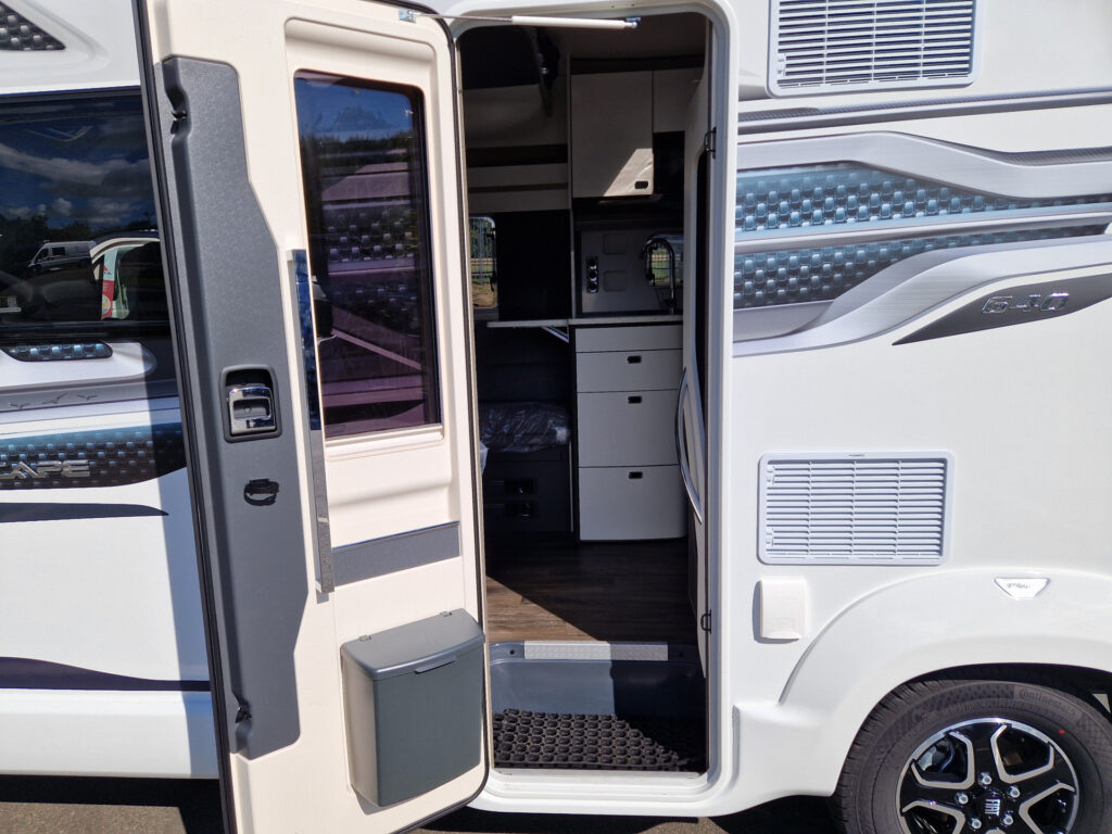 22351 20250905 112833