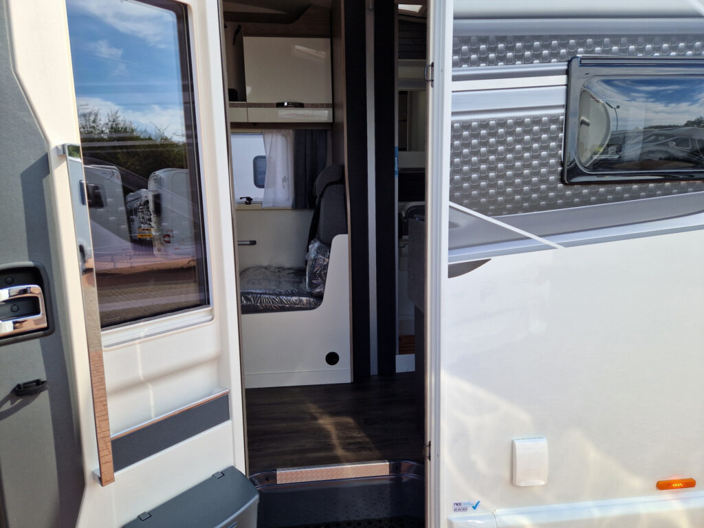 22352 20250907 111642