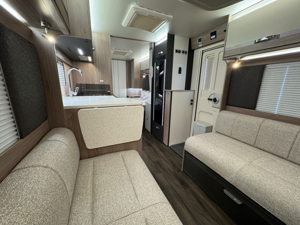 22361 B060d5b7 8951 45e0 817d 426e767d21d2