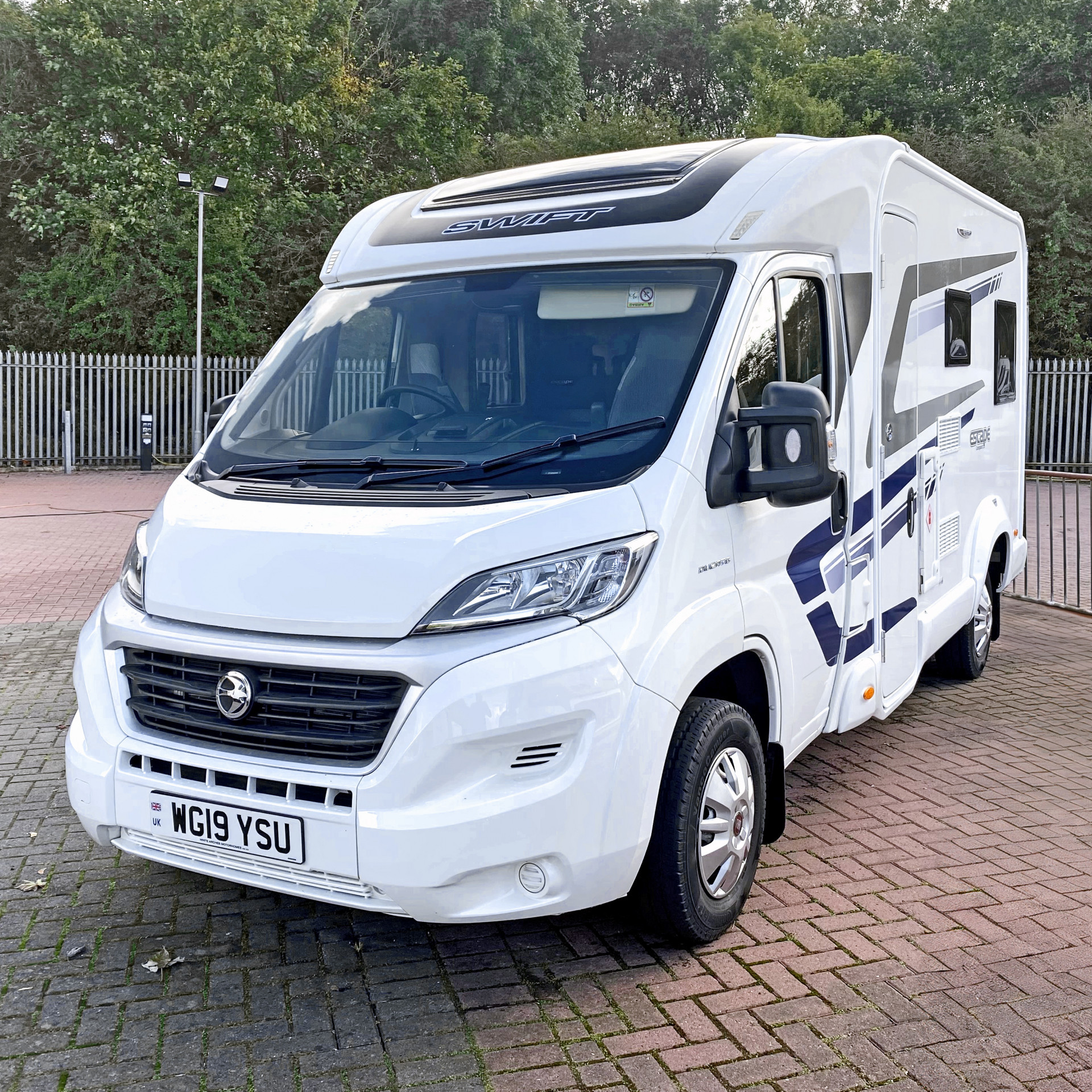 45227 19592 Swift Escape C404 2019