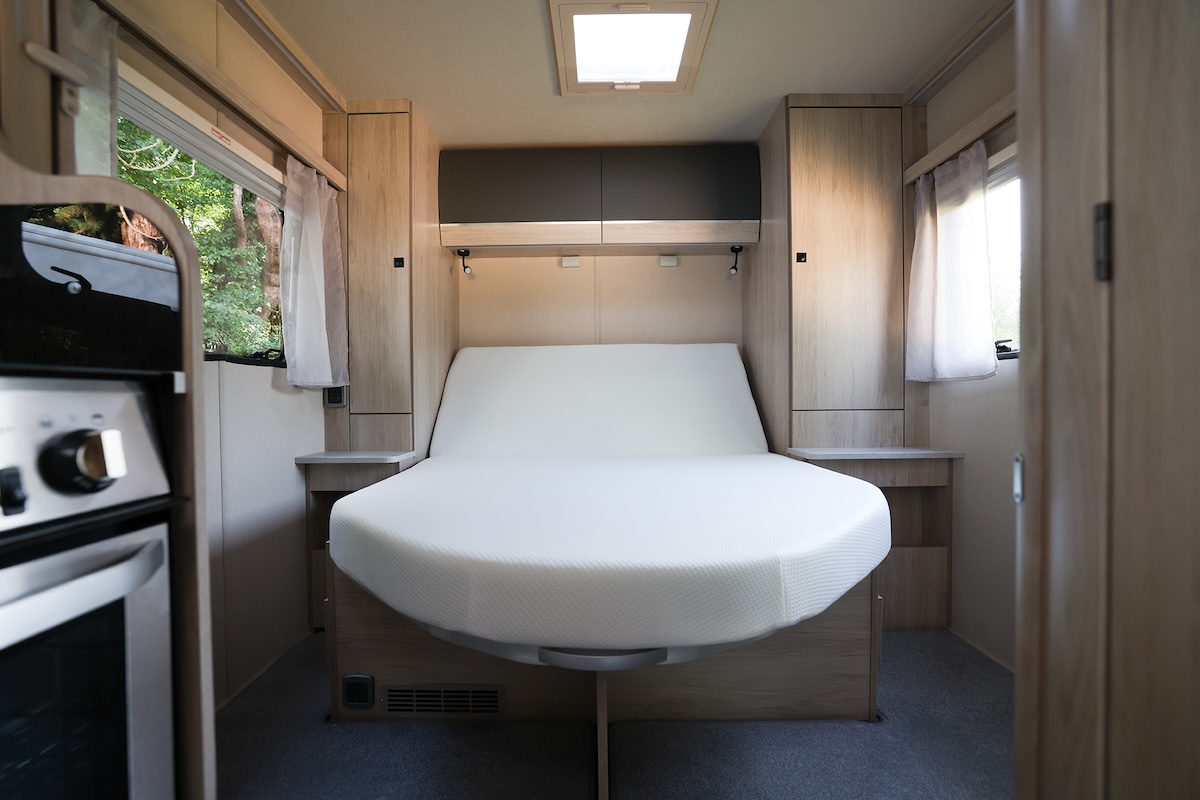 2026 Auto Trail Expedition Coachbuilt C71 Island Bed