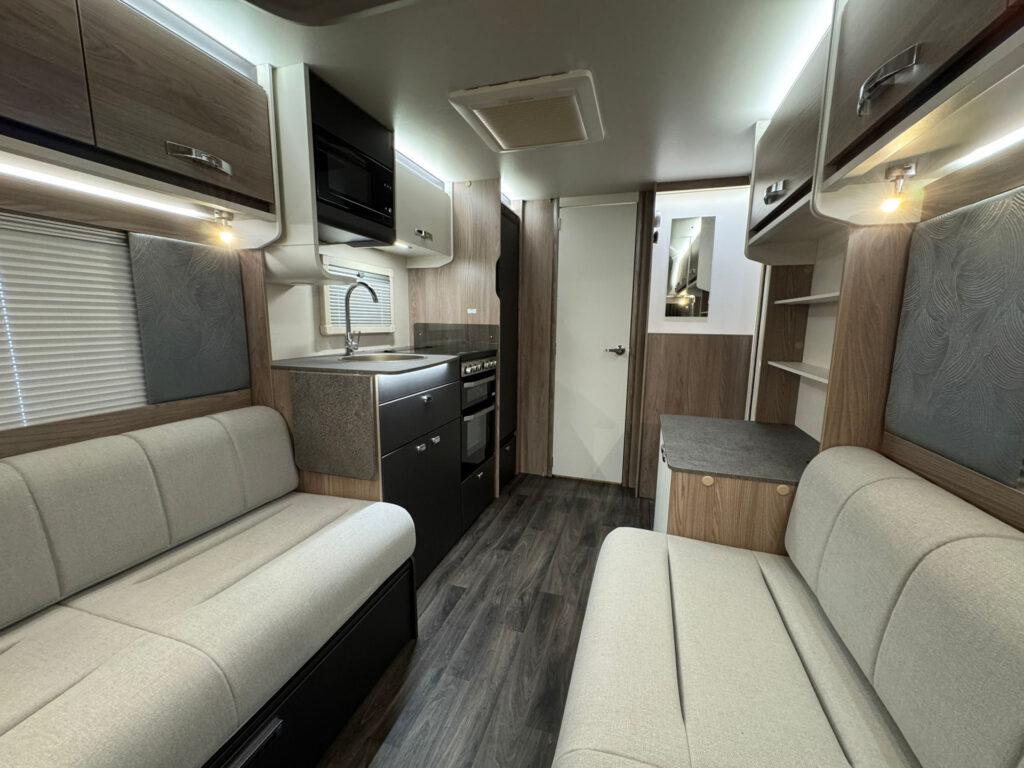 22430 22363 Swift Challenger 480 2026 14