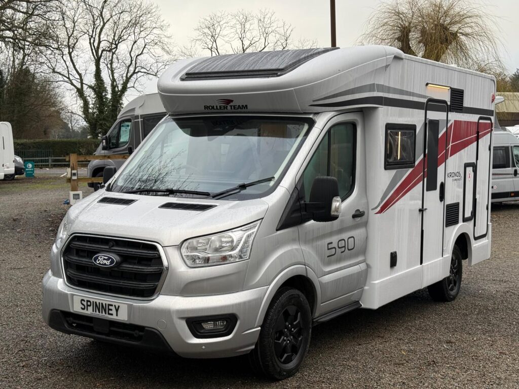 Roller Team Kronos 590 Front 3Q 3