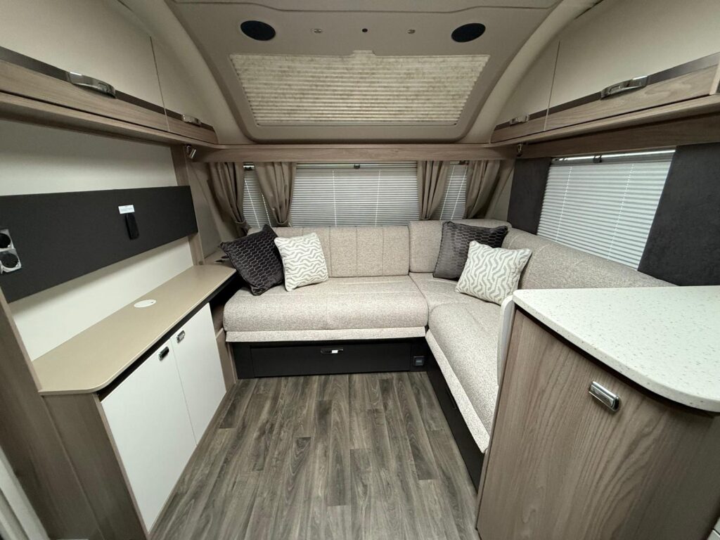 2026 Conqueror Grande 560L 10
